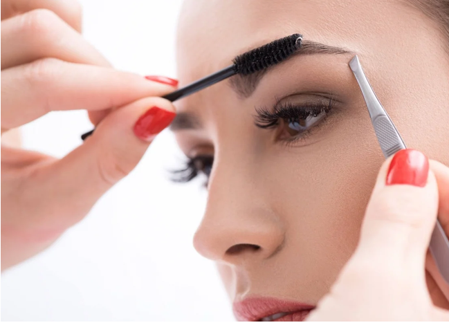 5 mẹo trang điểm giúp mắt to và sáng hơn, chị em nên copy để có được gương mặt sắc nét hơn
