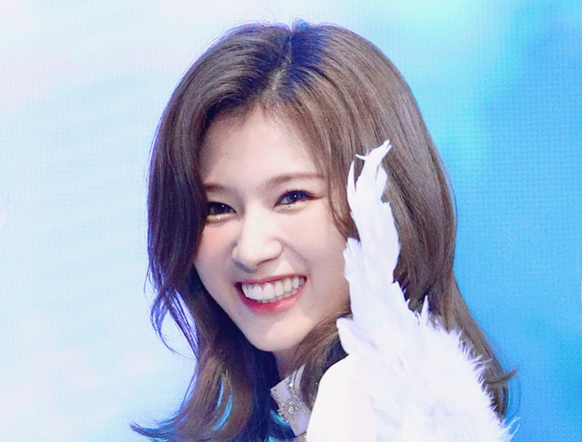 TWICE không ít lần gây sốt với những kiểu tóc đẹp, đặc biệt là Momo và Mina
