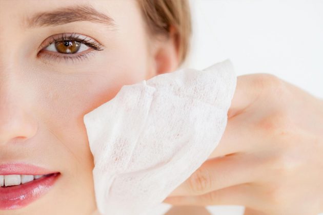 Những tác hại khôn lường âm thầm hủy hoại làn da khi dùng khăn giấy tẩy trang thường xuyên