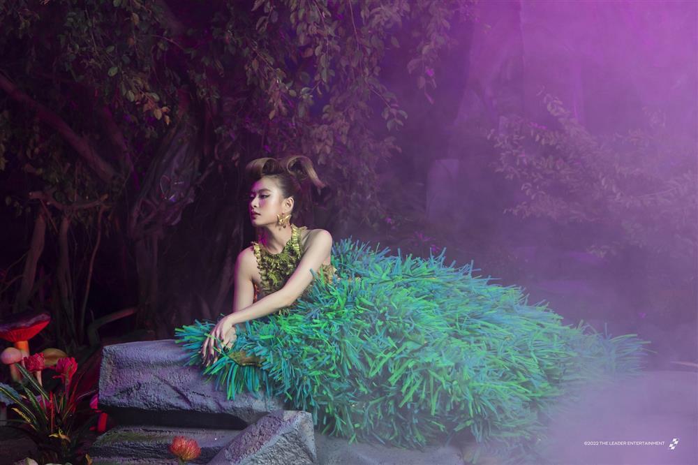 Hoàng Thùy Linh bị chê hát không nghe rõ lời trong MV mới