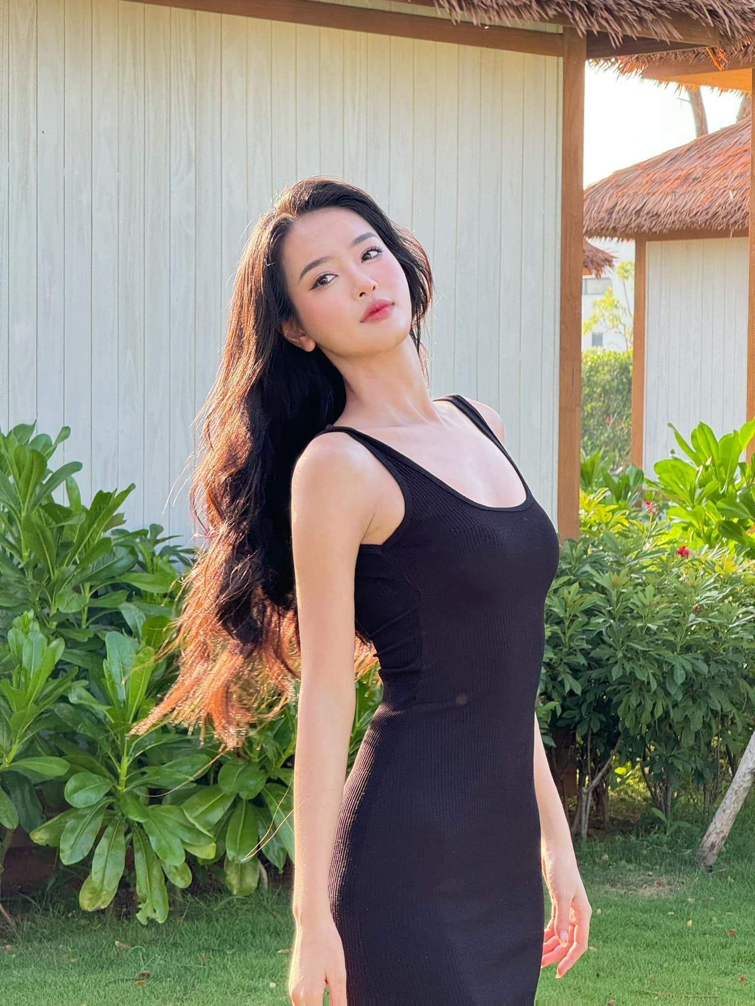 Á hậu Bùi Khánh Linh khoe vẻ đẹp tuổi 22 khi tham gia show hẹn hò của  VTV